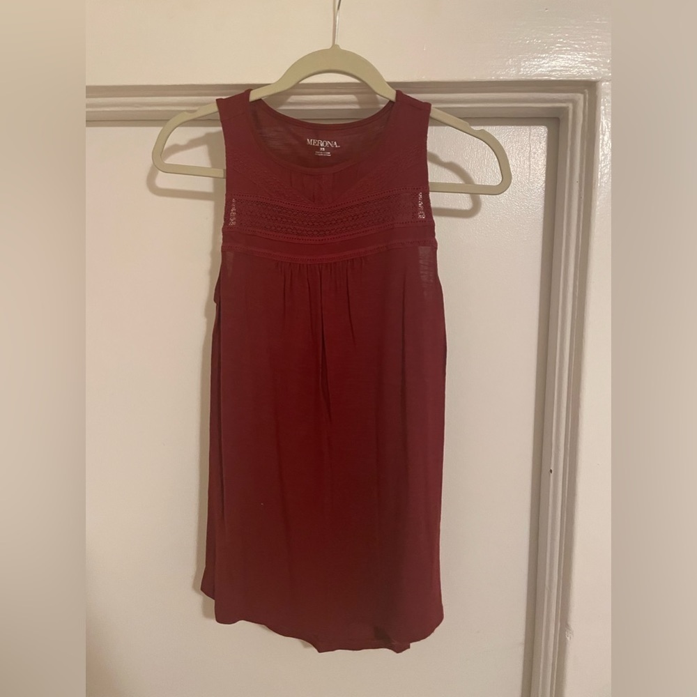 Merona Maroon sleeveless‎ top size XS